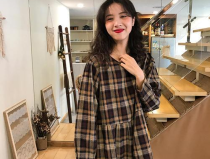 小姐姐格纹裙子背影,格纹裙摆摇曳间的小姐姐背影