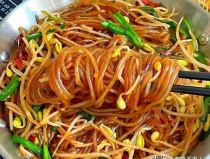 小姐姐爱做饭吃辣炒粉条,小姐姐的美食秘籍，让你一尝倾心